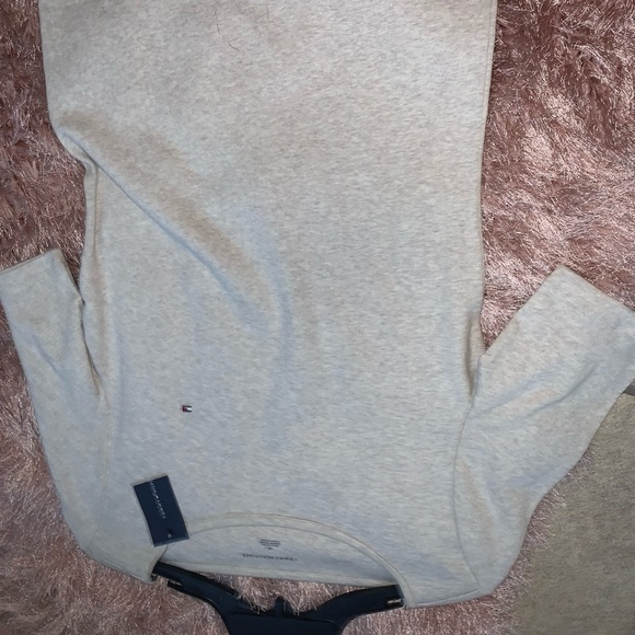 Tommy Hilfiger Tops - T-shirt